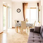 Relax With Balcony Maslianico